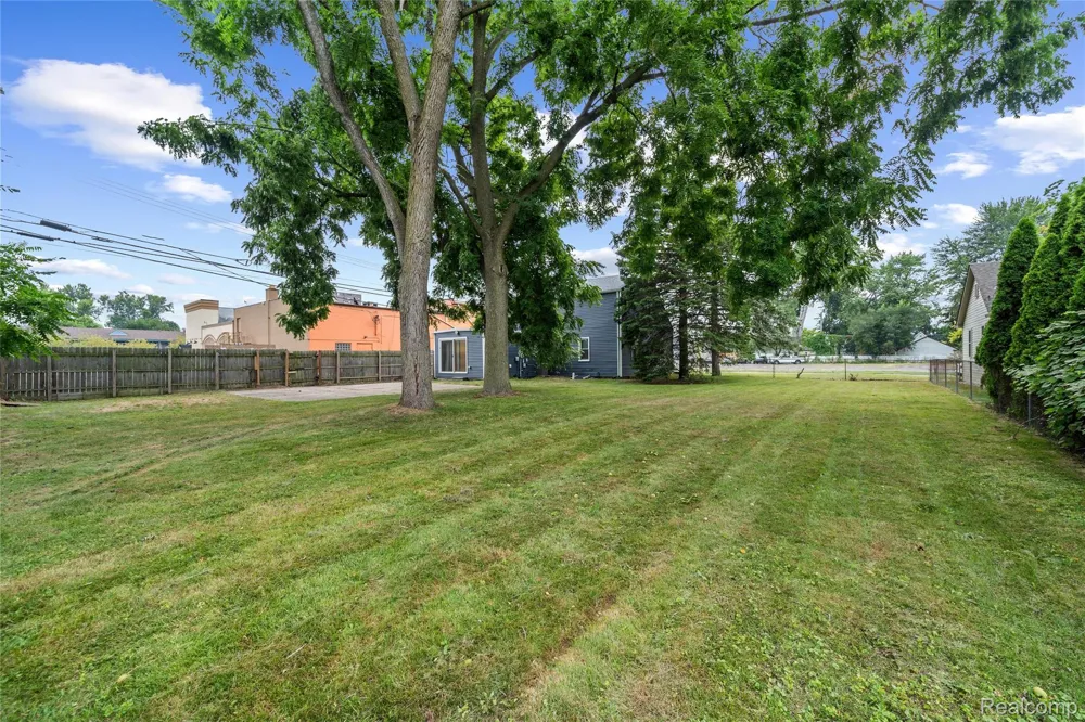 11610 Cardwell Street Livonia City, MI 48150