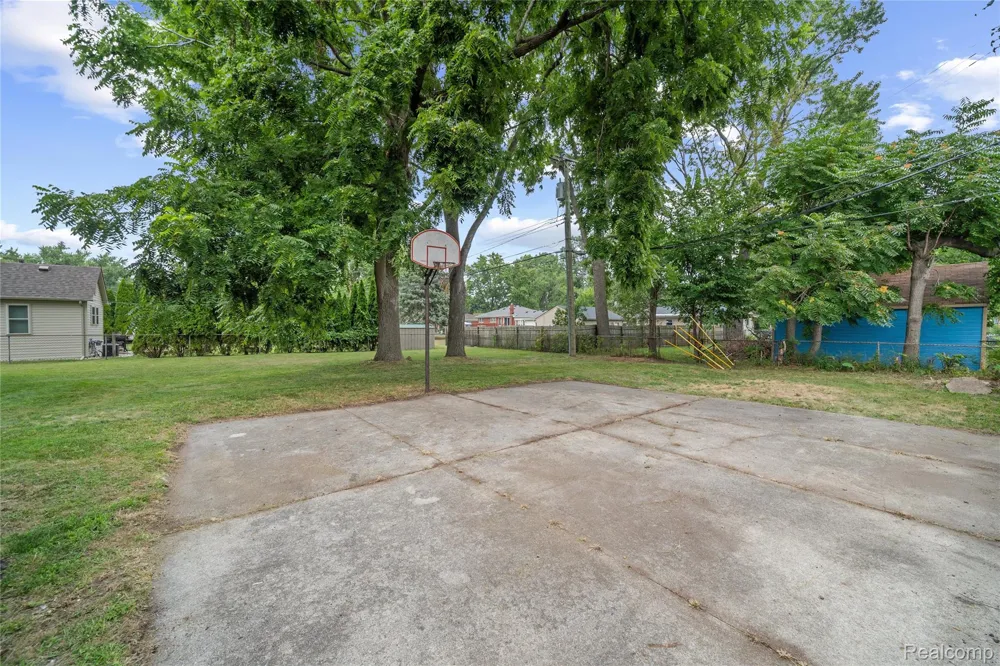 11610 Cardwell Street Livonia City, MI 48150