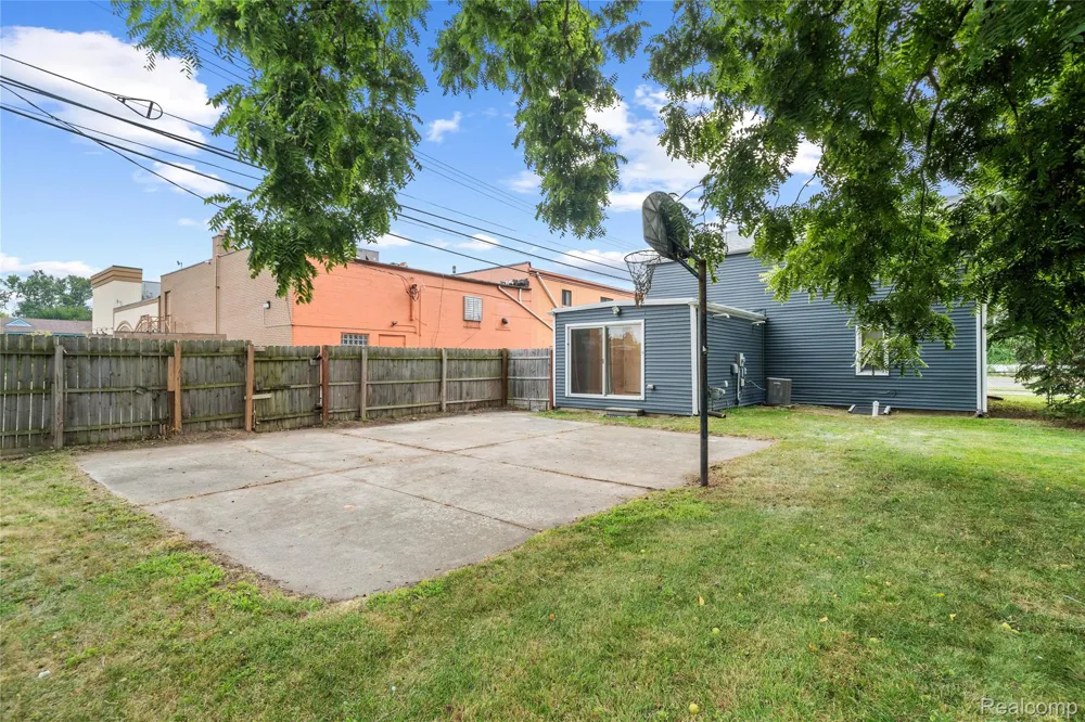 11610 Cardwell Street Livonia City, MI 48150