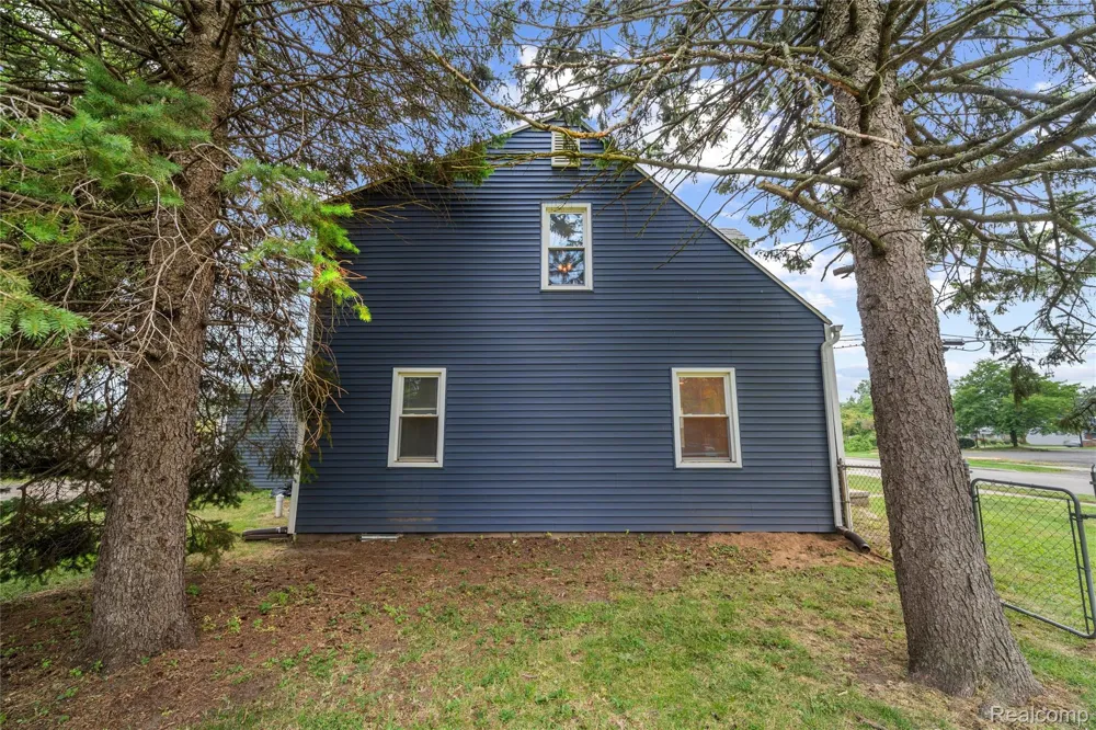 11610 Cardwell Street Livonia City, MI 48150