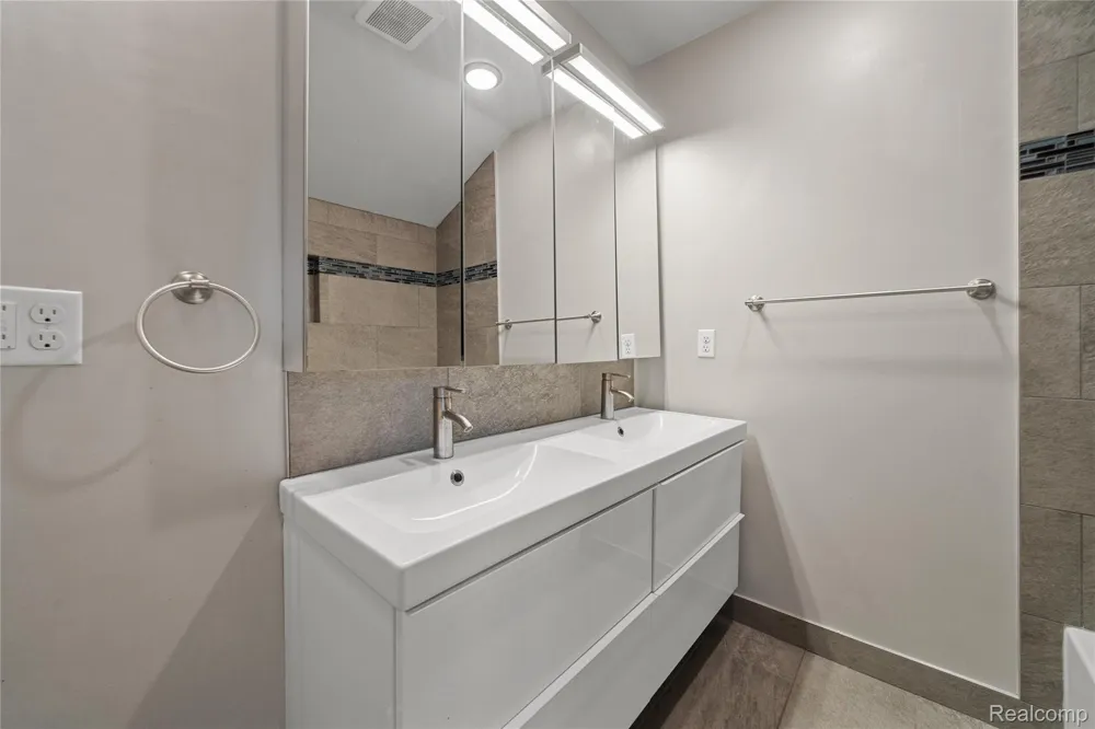 11610 Cardwell Street Livonia City, MI 48150