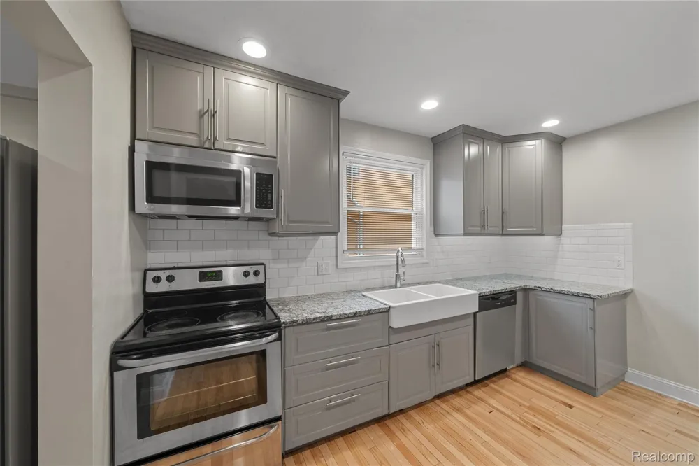 11610 Cardwell Street Livonia City, MI 48150