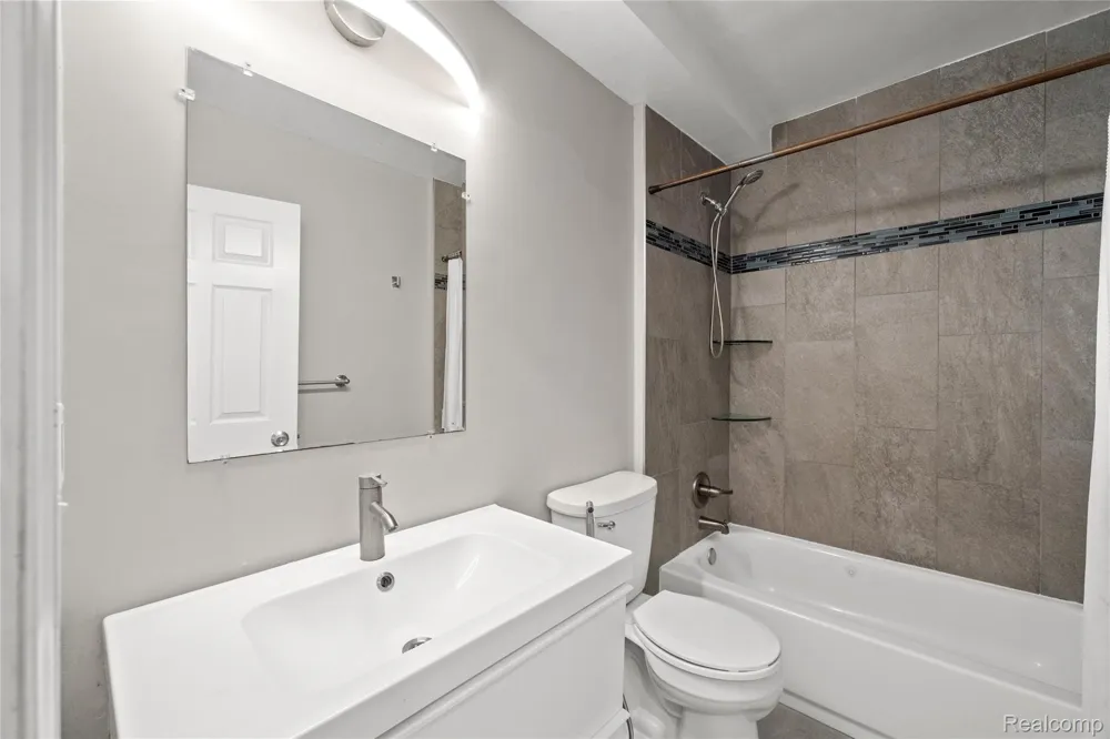 11610 Cardwell Street Livonia City, MI 48150