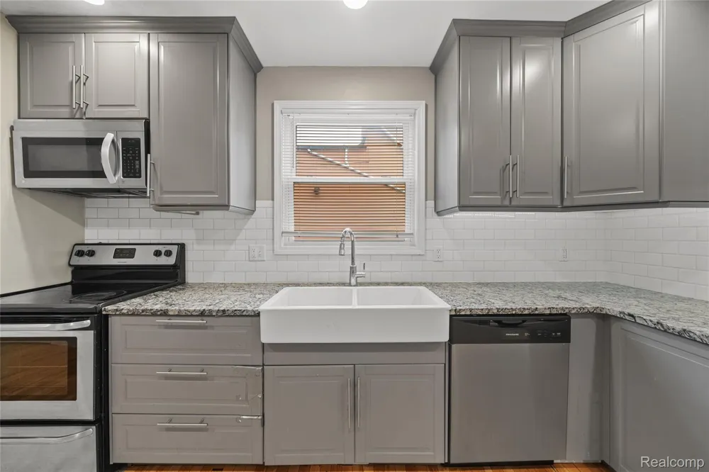 11610 Cardwell Street Livonia City, MI 48150