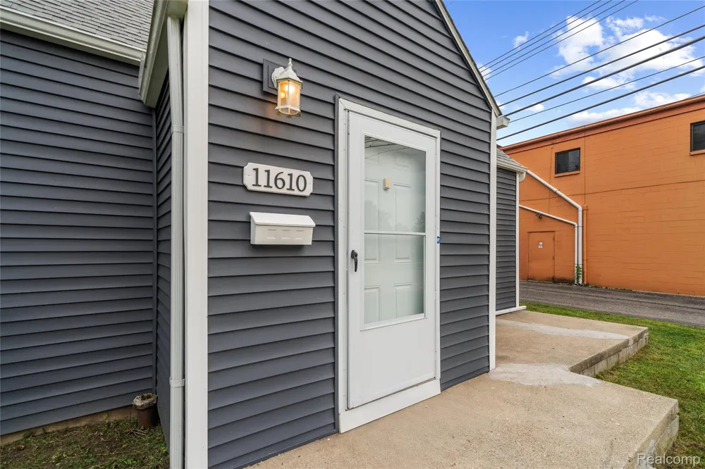11610 Cardwell Street Livonia City, MI 48150