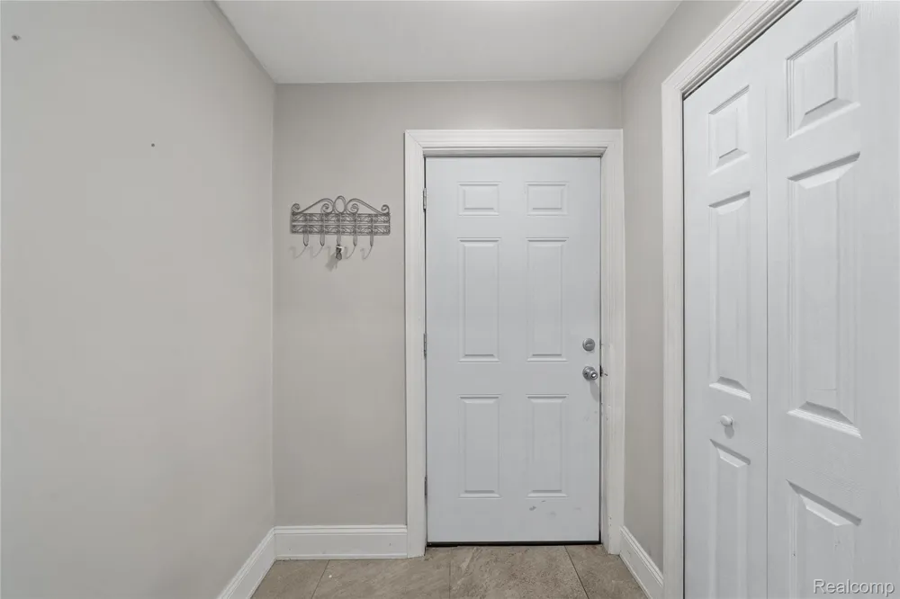 11610 Cardwell Street Livonia City, MI 48150