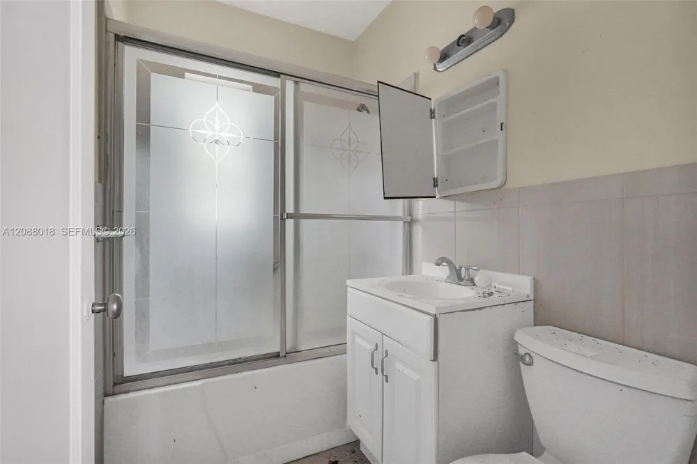 424 Minola Dr Miami Springs, FL 33166