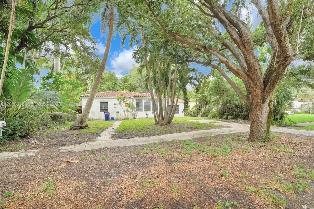424 Minola Dr Miami Springs, FL 33166