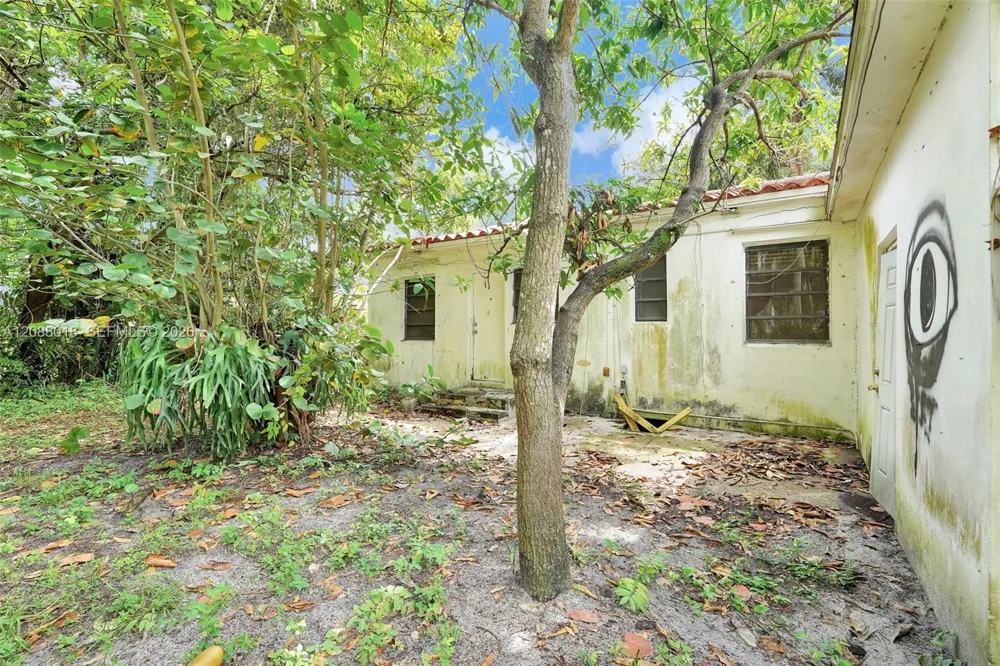 424 Minola Dr Miami Springs, FL 33166