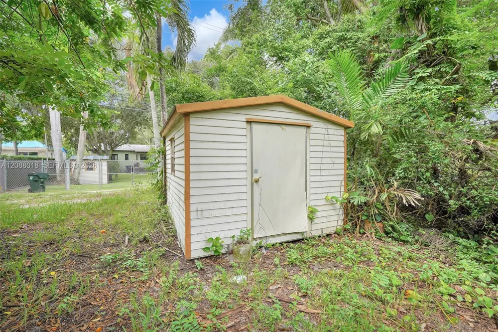 424 Minola Dr Miami Springs, FL 33166