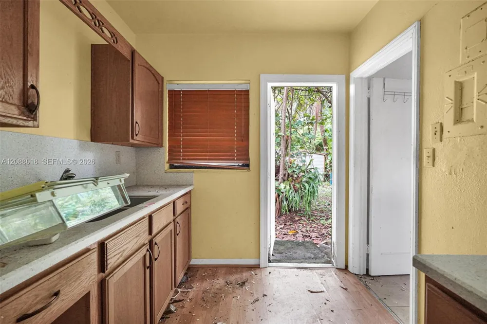 424 Minola Dr Miami Springs, FL 33166