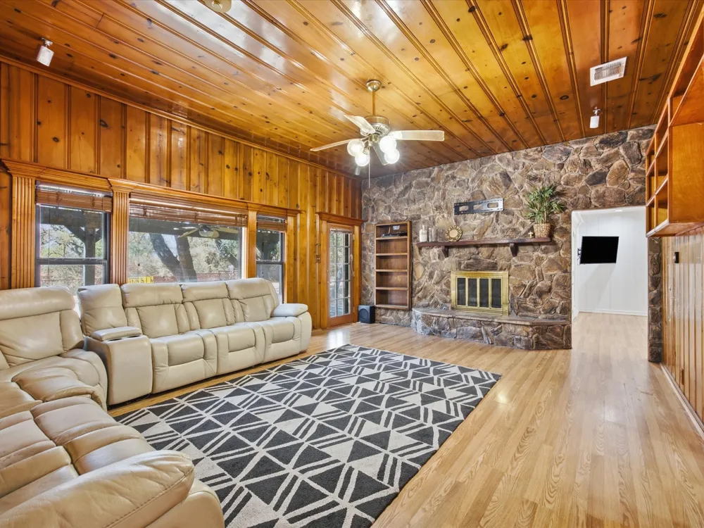 7905 Ella Young Drive Lakeside, TX 76135