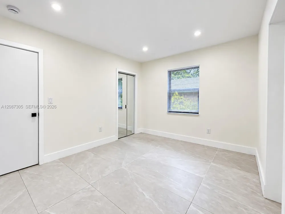 1043 NW 48th St #0 Miami, FL 33127