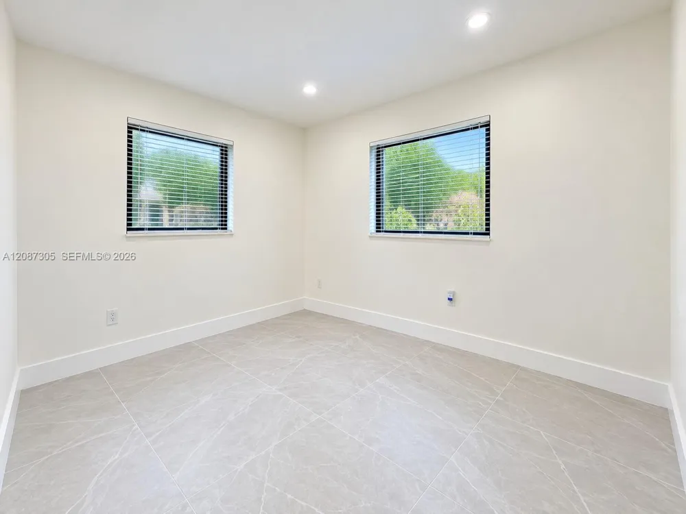 1043 NW 48th St #0 Miami, FL 33127