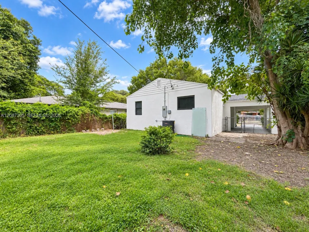 1043 NW 48th St #0 Miami, FL 33127