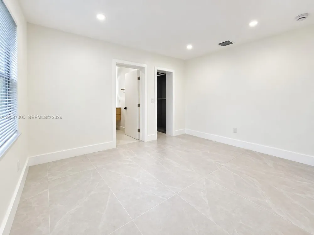 1043 NW 48th St #0 Miami, FL 33127