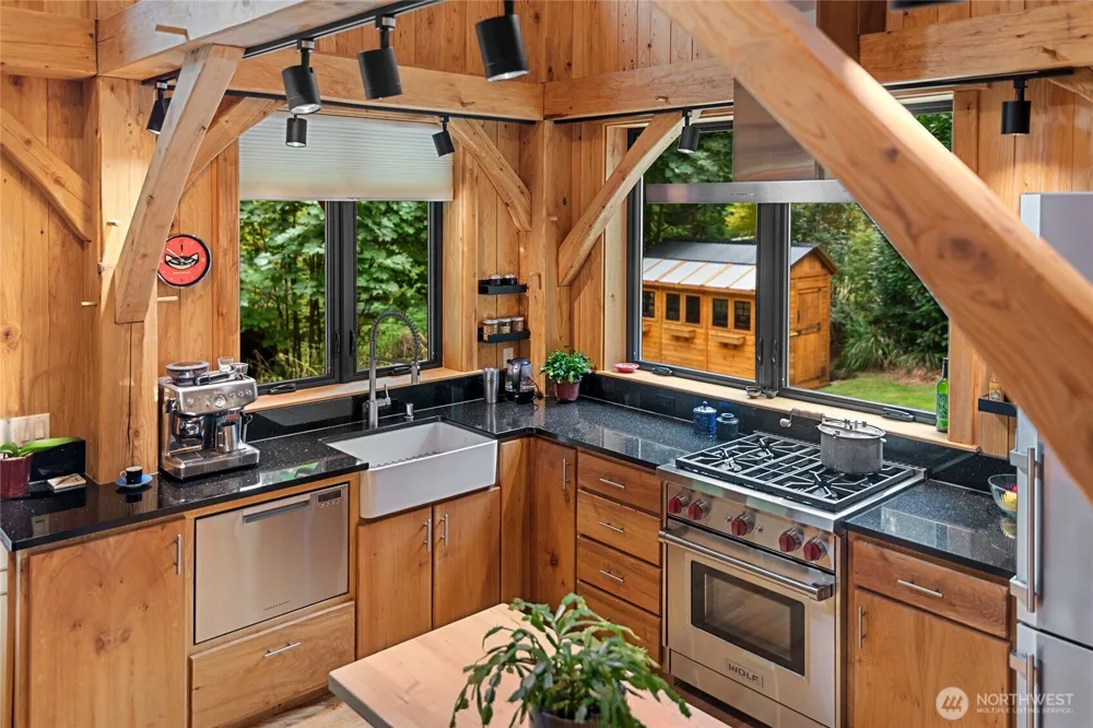 9923 NE Seaview Avenue Indianola, WA 98342