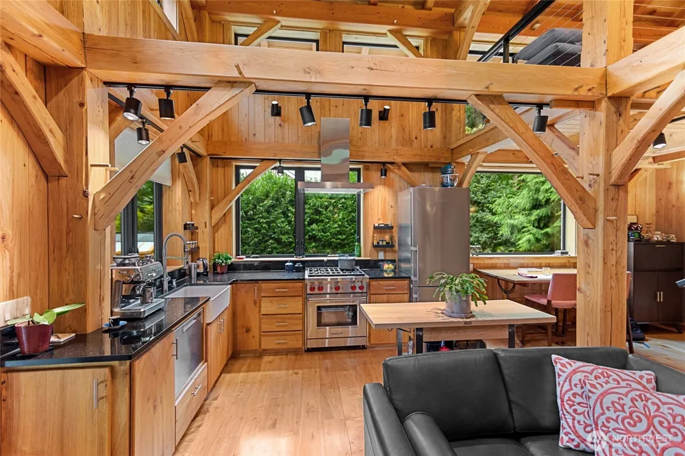 9923 NE Seaview Avenue Indianola, WA 98342