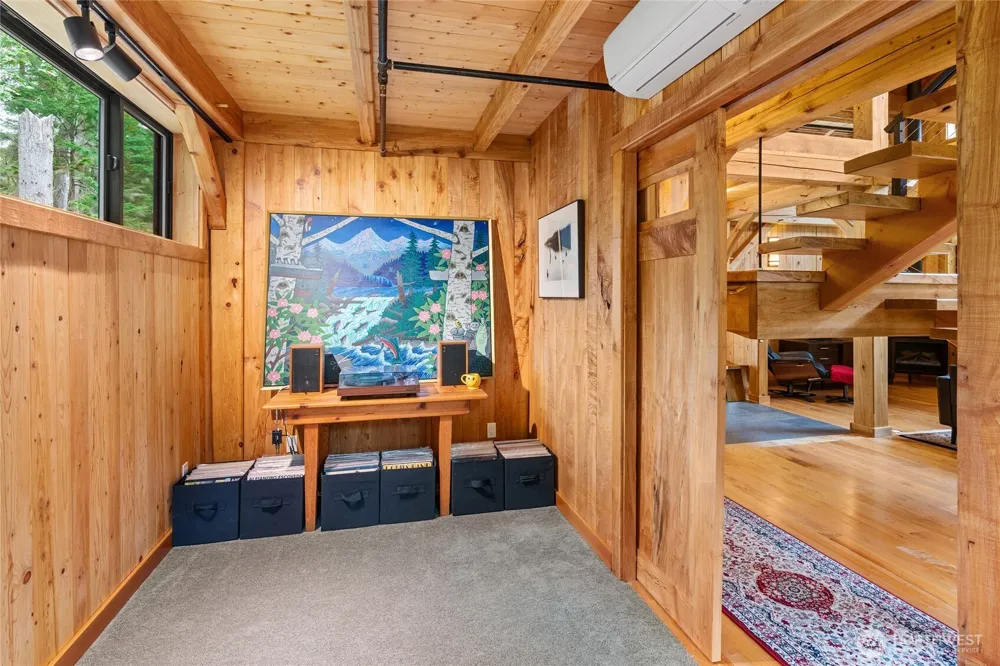 9923 NE Seaview Avenue Indianola, WA 98342