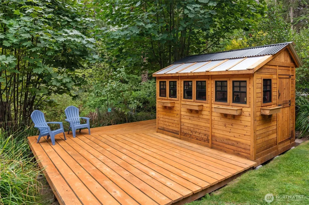 9923 NE Seaview Avenue Indianola, WA 98342