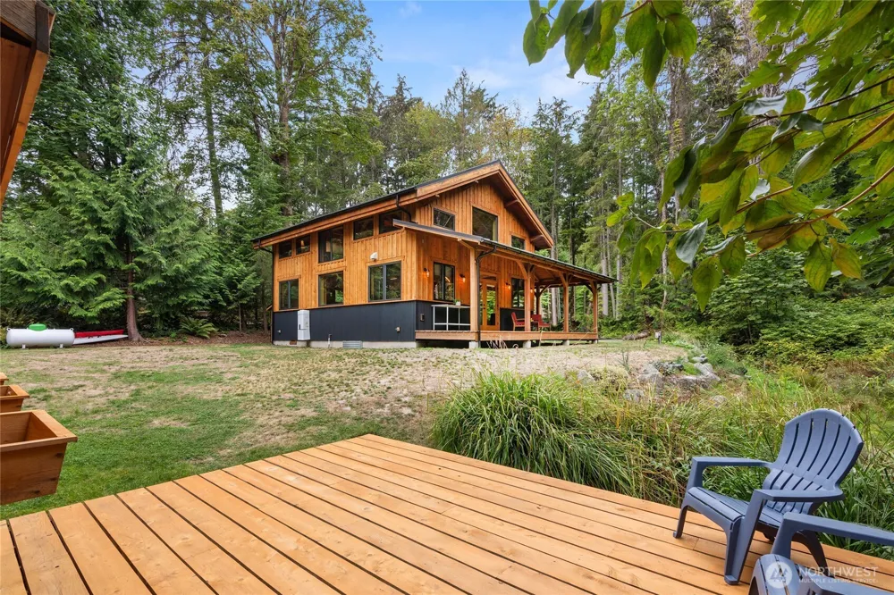 9923 NE Seaview Avenue Indianola, WA 98342