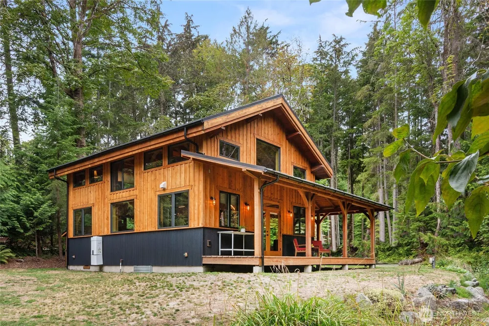 9923 NE Seaview Avenue Indianola, WA 98342