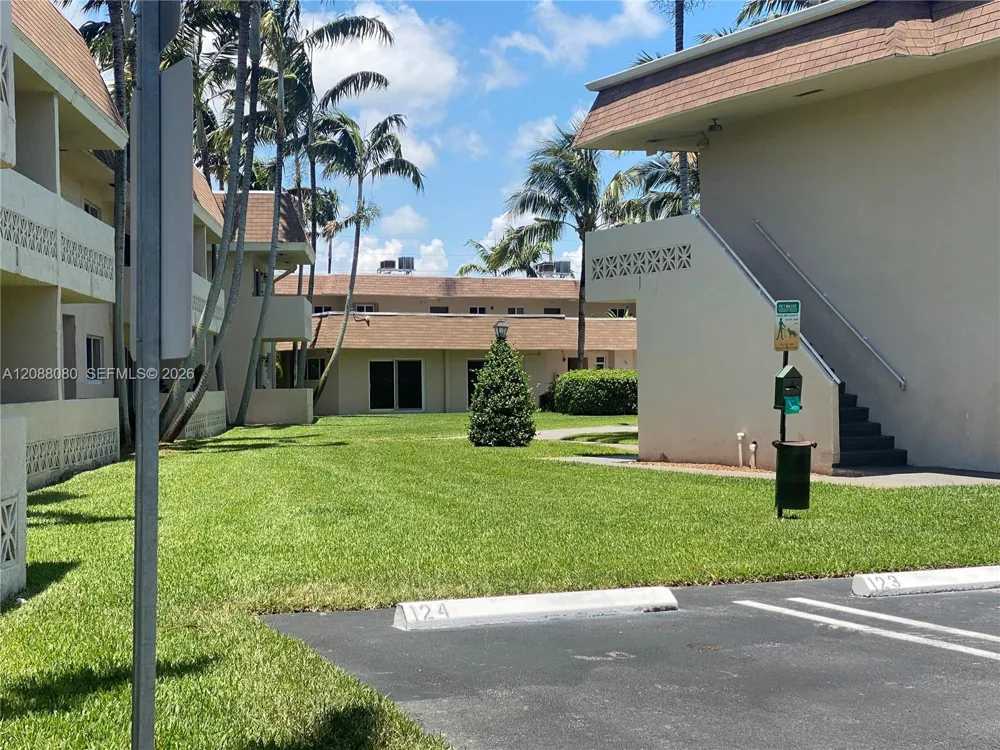 14500 SW 88th Ave #224 Palmetto Bay, FL 33176