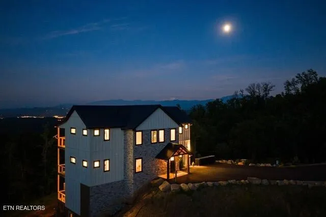859 Copper Pot Way Sevierville, TN 37876