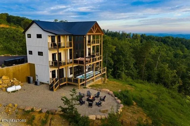 859 Copper Pot Way Sevierville, TN 37876