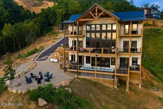 859 Copper Pot Way Sevierville, TN 37876