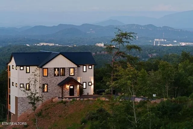 859 Copper Pot Way Sevierville, TN 37876