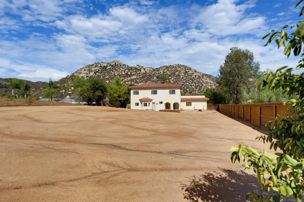 16819 Daza Dr Ramona, CA 92065