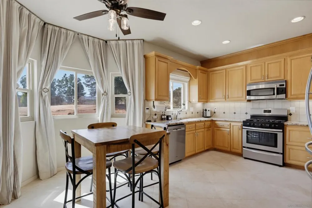 16819 Daza Dr Ramona, CA 92065