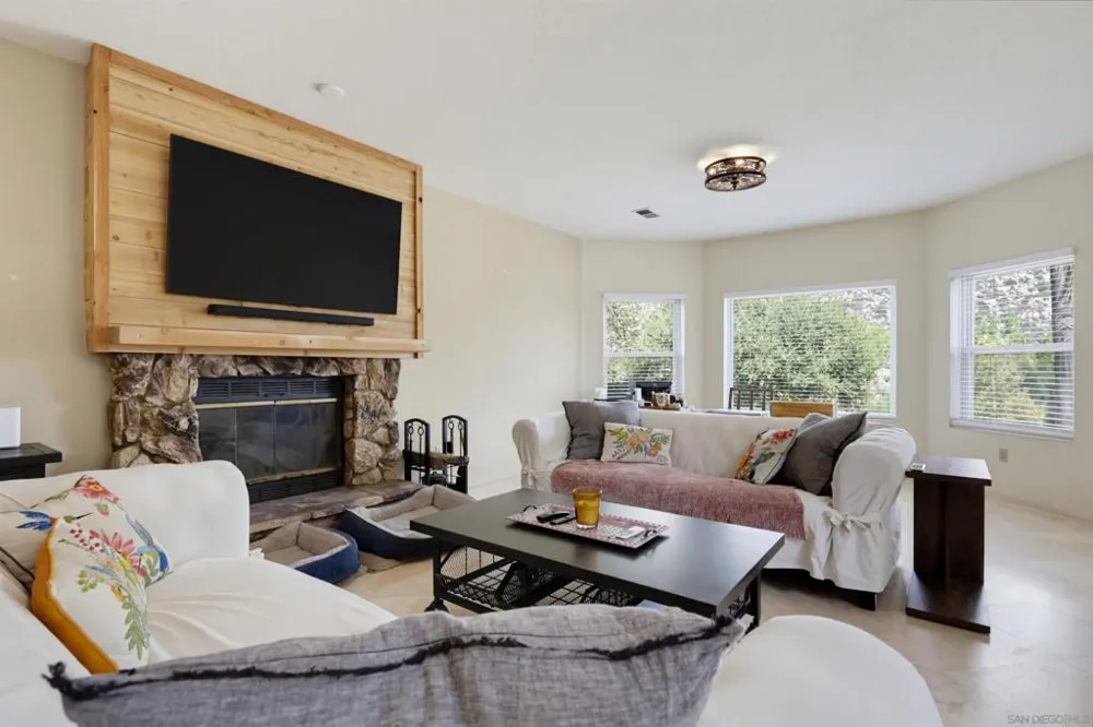 16819 Daza Dr Ramona, CA 92065