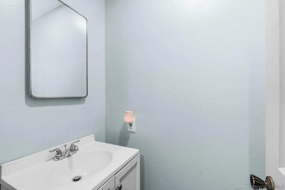 125 Encanto Dr. Escondido, CA 92027