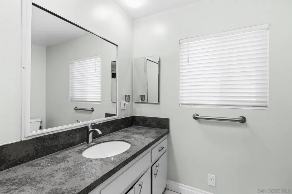 125 Encanto Dr. Escondido, CA 92027