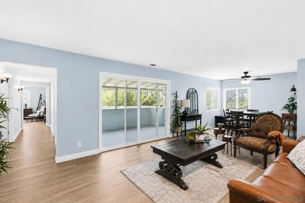 125 Encanto Dr. Escondido, CA 92027