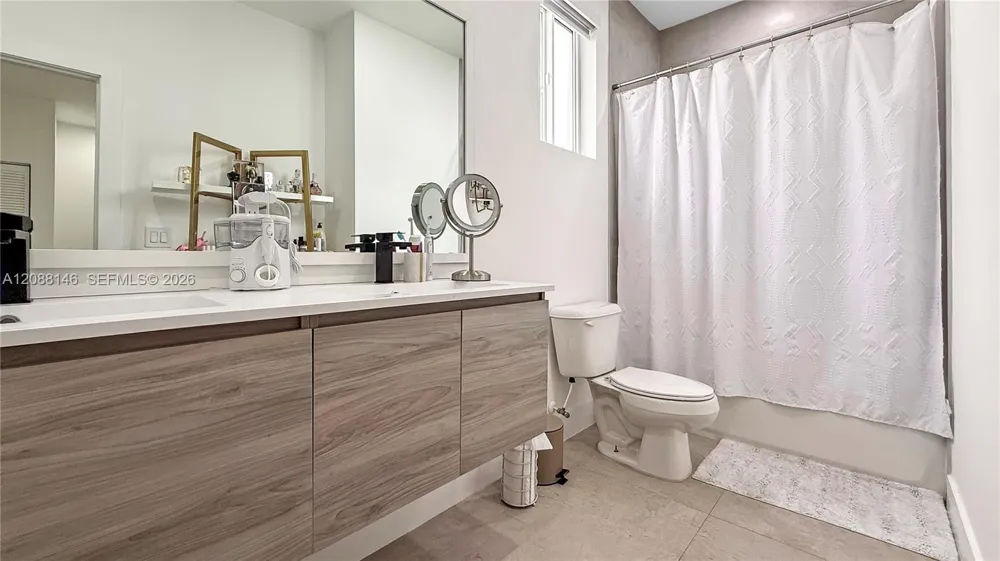 10232 NW 71st Ter #10232 Doral, FL 33178