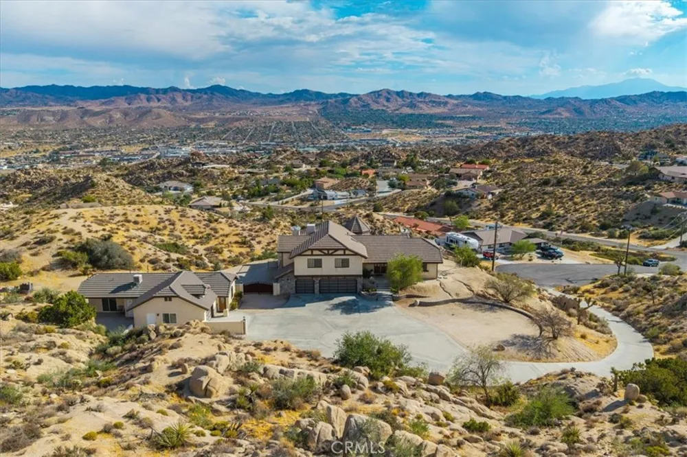 57024 Pinto Court Yucca Valley, CA 92284