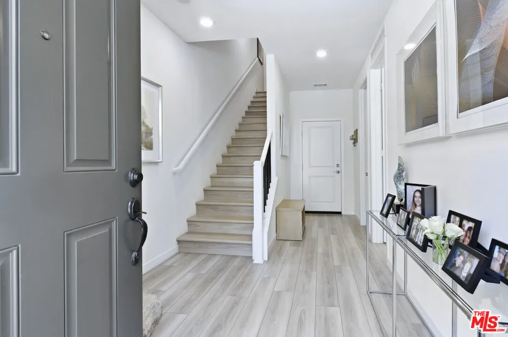 27123 Red Tail Place Valencia, CA 91381