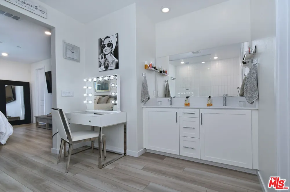 27123 Red Tail Place Valencia, CA 91381