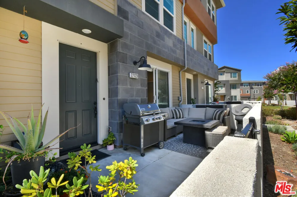 27123 Red Tail Place Valencia, CA 91381