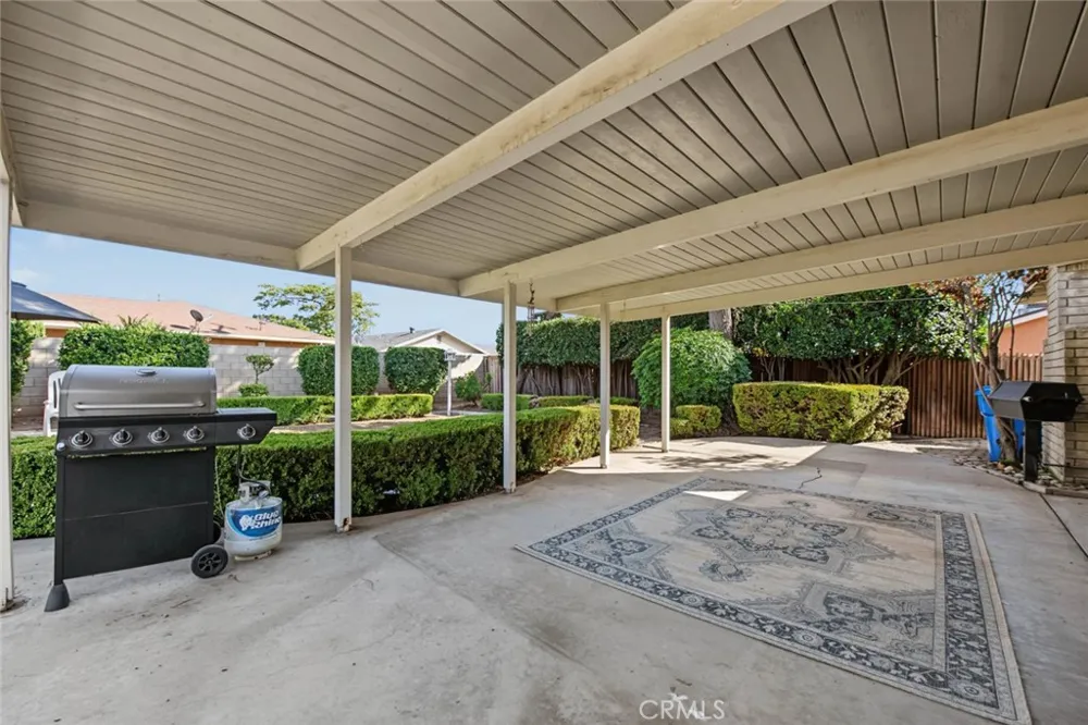 2122 Saticoy Pomona, CA 91767
