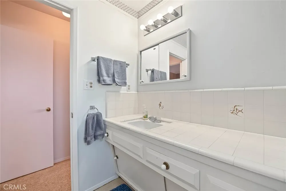 2122 Saticoy Pomona, CA 91767