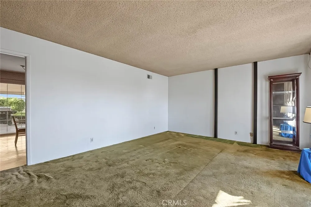 2122 Saticoy Pomona, CA 91767