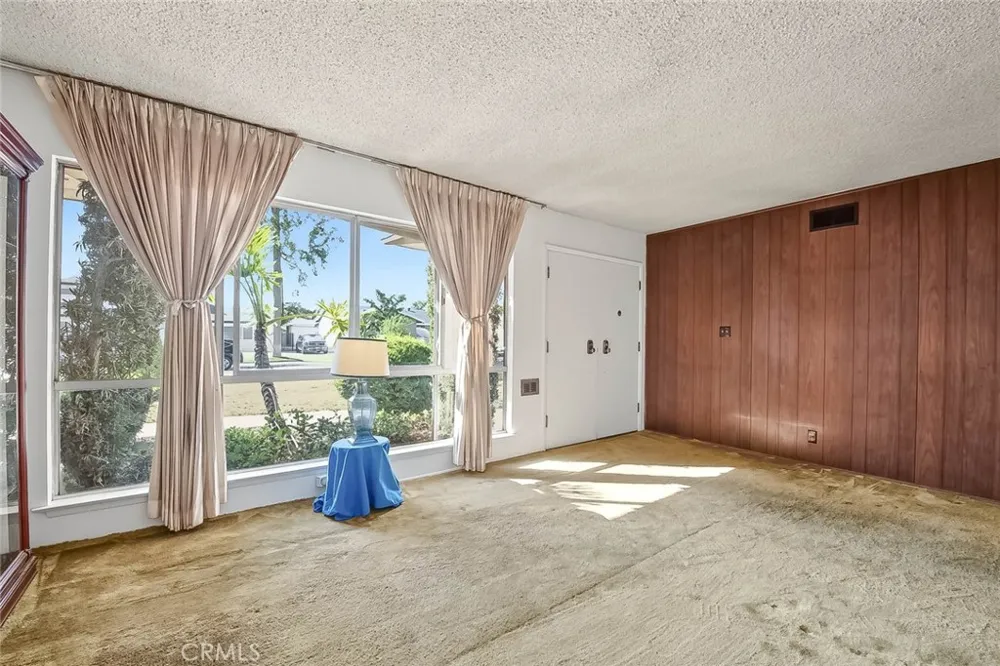 2122 Saticoy Pomona, CA 91767