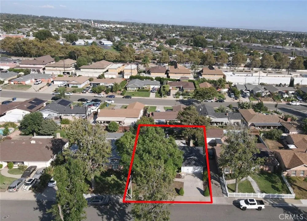 2122 Saticoy Pomona, CA 91767