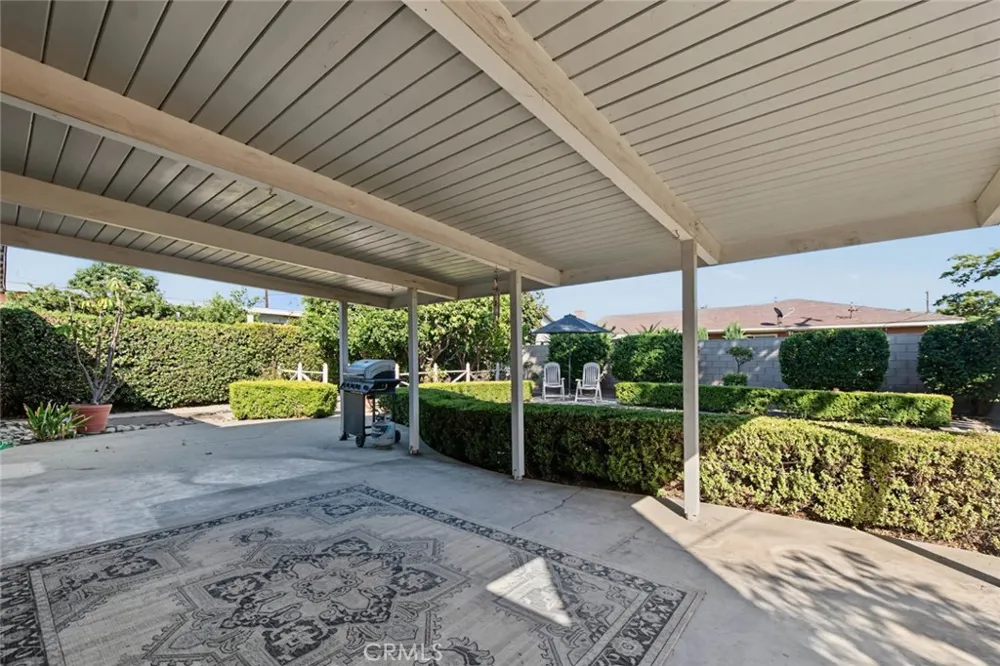 2122 Saticoy Pomona, CA 91767