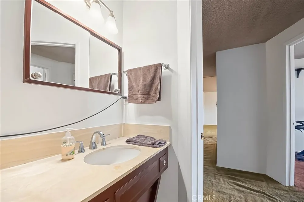 2122 Saticoy Pomona, CA 91767