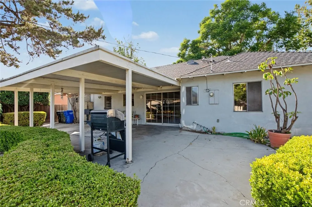 2122 Saticoy Pomona, CA 91767